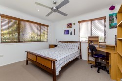 23 Lighthouse Dr, Boyne Island QLD 4680, Australia