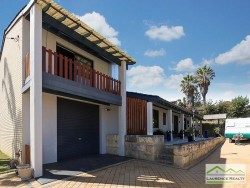 16 Robinson Ave, Quinns Rocks WA 6030, Australia