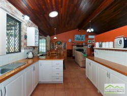 16 Robinson Ave, Quinns Rocks WA 6030, Australia