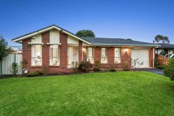 10 Parklands Ave, Chirnside Park VIC 3116