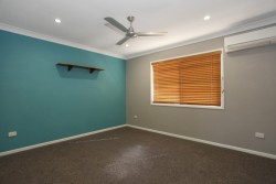 17 Fernleigh Ave, Andergrove QLD 4740, Australia