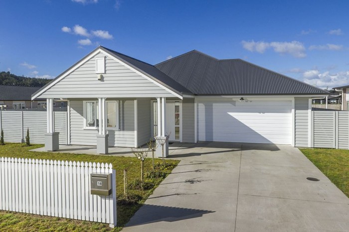 18 Larmer Drive, Kumeu, Rodney, New Zealand