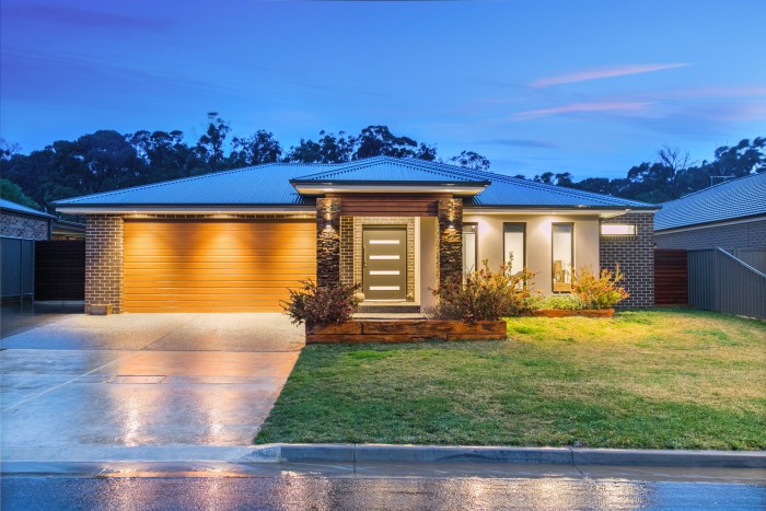 24 Greenhaven Court, Mount Clear, VIC 3350, Australia