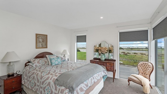52 Mccormacks Bay Rd, Mount Pleasant, Christchurch 8081, New Zealand