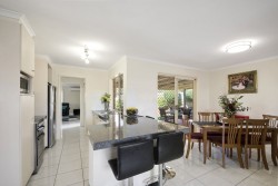 2 Osborne Court, Kearneys Spring, QLD 4350, Australia