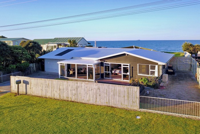 693 Pukehina Parade, Pukehina, Western Bay Of Plenty 3119 New Zealand