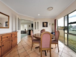 6 Hogarth Rise, West Harbour, Auckland 0618, New Zealand