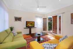 2 Balmer Crescent, Woonona, NSW 2517, Australia