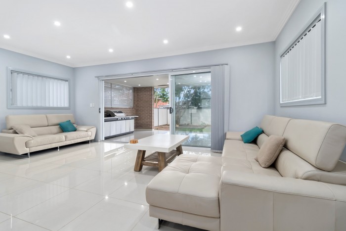 15A Templeton Crescent, Moorebank, NSW 2170, Australia