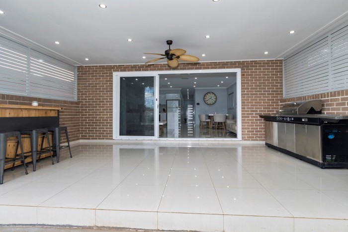 15A Templeton Crescent, Moorebank, NSW 2170, Australia