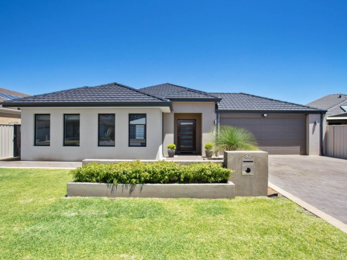 32 Barbarossa Dr, Caversham WA 6055, Australia