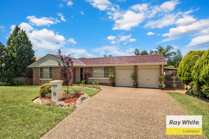 9 Heron Place, Hinchinbrook, NSW 2168, Australia