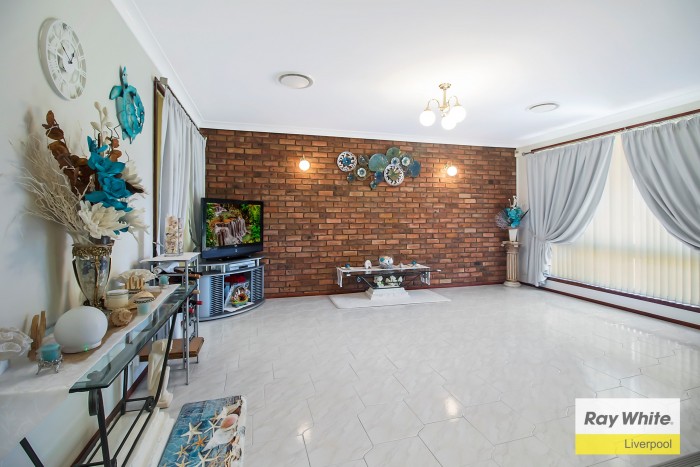 9 Heron Place, Hinchinbrook, NSW 2168, Australia
