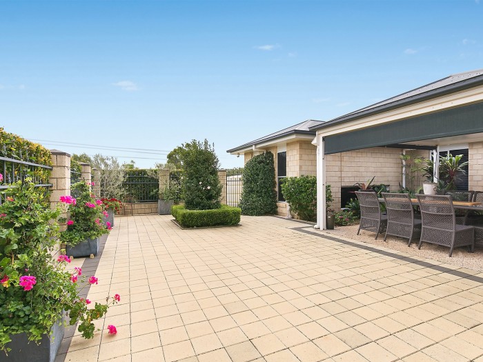 11 Jenna Court, Highfields, QLD 4352, Australia