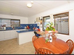 89 Pulgul St, Urangan QLD 4655, Australia