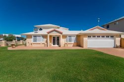 21 Lucraft Loop, Ledge Point, WA 6043, Australia