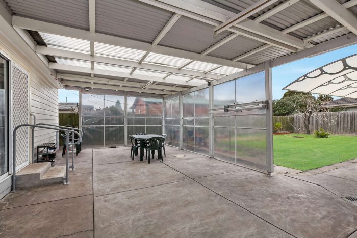 71 Liston Avenue, Reservoir, VIC 3073, Australia