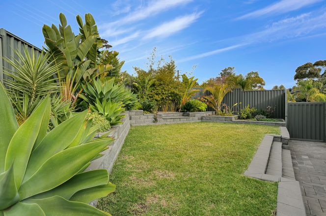 1 Glenloth Drive, Happy Valley, SA 5159, Australia