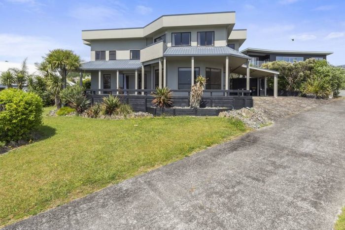 224 Onemana Dr, Onemana, North Island 3691, New Zealand