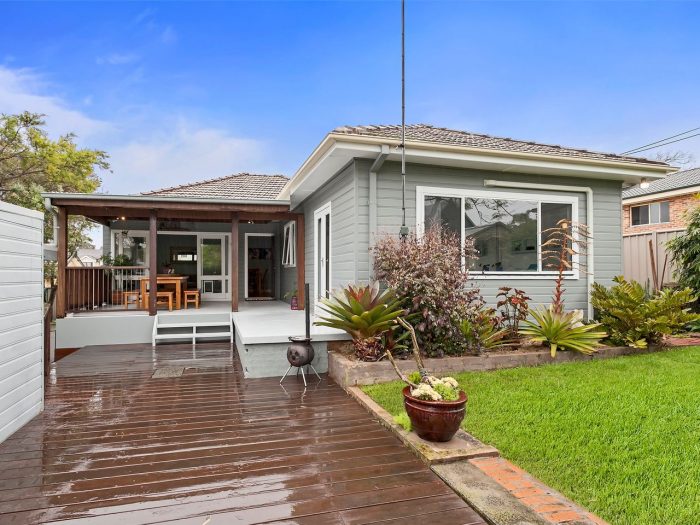 2/18A Hay St, Helensburgh NSW 2508, Australia