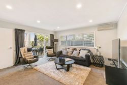 20 Chedworth Drive, Glenfield, North Shore City, Auckland, 0629, New Zealand
