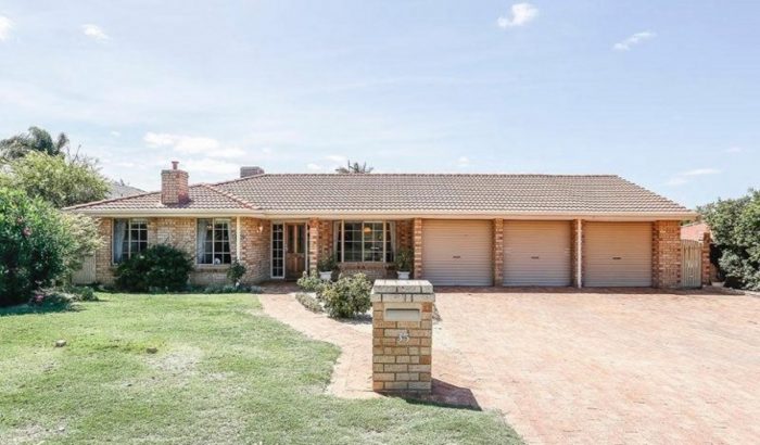 35 Peregrine Drive KINGSLEY WA 6026 Australia