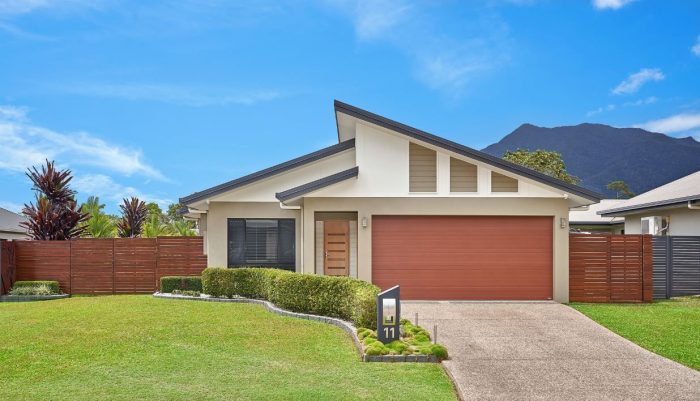 11 Lockyer Cres, Bentley Park QLD 4869, Australia