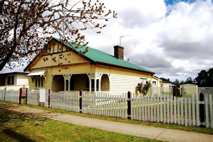 87 Bridge St, Uralla NSW 2358, Australia
