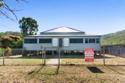 69 Stagpole St, West End QLD 4810, Australia