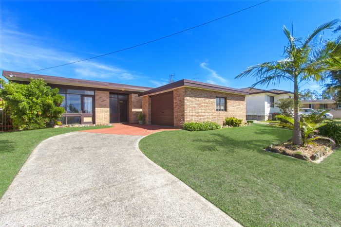 14 Cornwall Ave, Gorokan NSW 2263, Australia