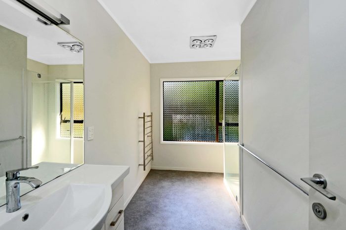 2 Montclair Rise Browns Bay North Shore City 0630 New Zealand