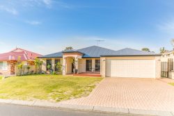 8 Possum Way, College Grove WA 6230, Australia