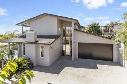 24A Montgomery Ave, Rothesay Bay, Auckland, 0630, New Zealand