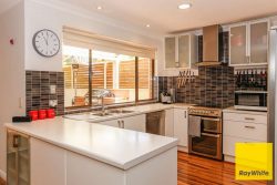 12 Baronet Rd, Lesmurdie WA 6076, Australia