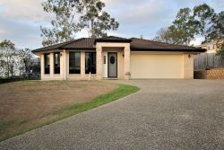 15 Curlew St, Springfield QLD 4300, Australia