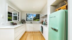74 Tauhinu Road, Greenhithe­, North Shore City, Auckland, 0632, New Zealand