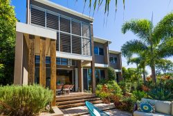 20 The Esplanade, Paradise Point QLD 4216, Australia