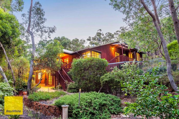 34 Torwood Dr, Gooseberry Hill WA 6076, Australia