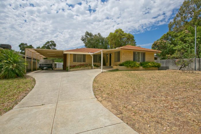 11 Banksia Rd, Walliston WA 6076, Australia