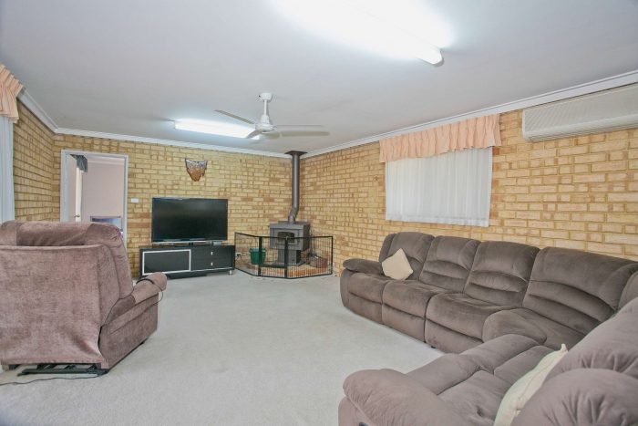 11 Banksia Rd, Walliston WA 6076, Australia