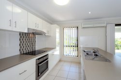 2 Bessie Ct, Boyne Island QLD 4680, Australia