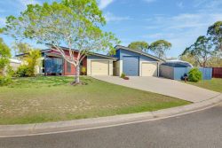 11 Driftwood St, Tannum Sands QLD 4680, Australia