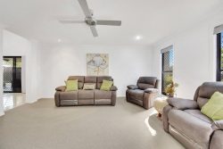 11 Driftwood St, Tannum Sands QLD 4680, Australia