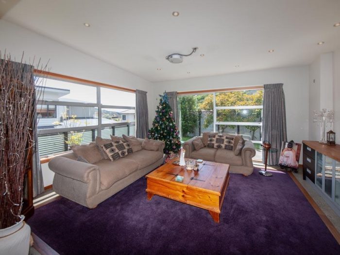 3 Halewood Grove, Churton Park, Wellington­, 6037, New Zealand