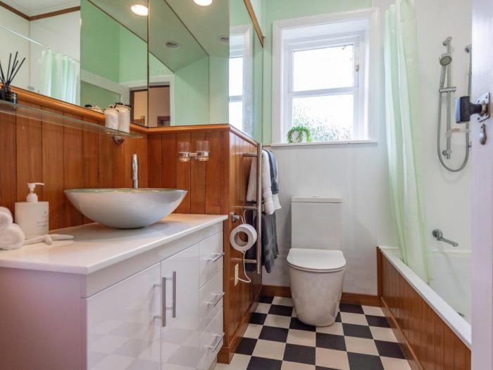 15 Sunshine Avenue, Karori, Wellington­, 6012, New Zealand