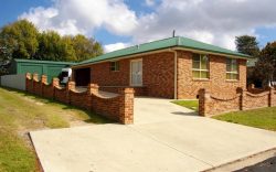 4A John St, Uralla NSW 2358, Australia