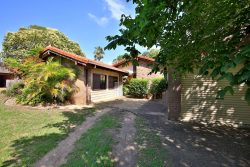 26 Gunyuma Cres, North Nowra NSW 2541, Australia