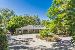 6 Hideaway Dr, Salt Ash NSW 2318, Australia