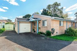 4/5 Waroo Pl, Bomaderry NSW 2541, Australia