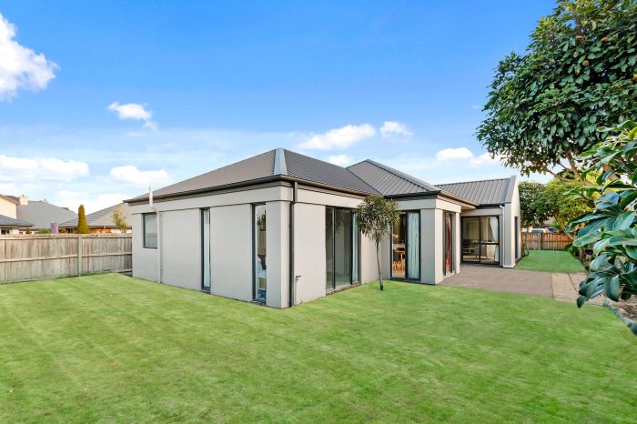 520 Bower Ave, Parklands, Christchur­ch City, Canterbury, 8083, New Zealand